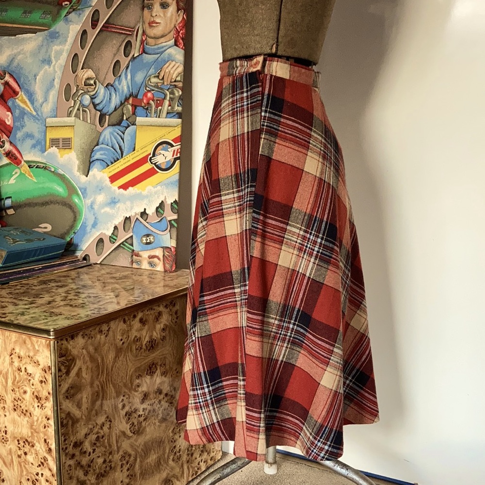 VINTAGE 70’s wool tartan Skirt - Picture 2 of 6